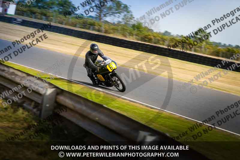 Vintage motorcycle club;eventdigitalimages;mallory park;mallory park trackday photographs;no limits trackdays;peter wileman photography;trackday digital images;trackday photos;vmcc festival 1000 bikes photographs